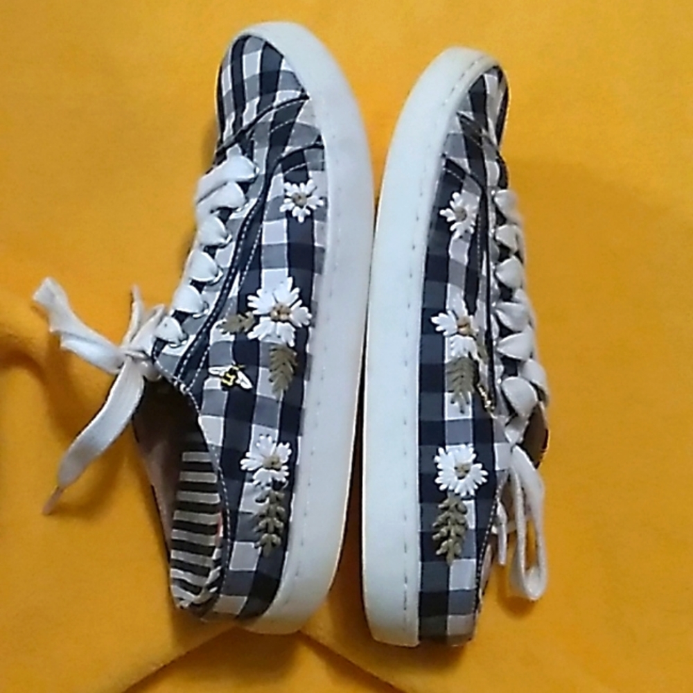 ⭐🐝❤️Women's Betsey Johnson floral checkered blue & white shoes size 7⭐🐝❤️ - Picture 5 of 9